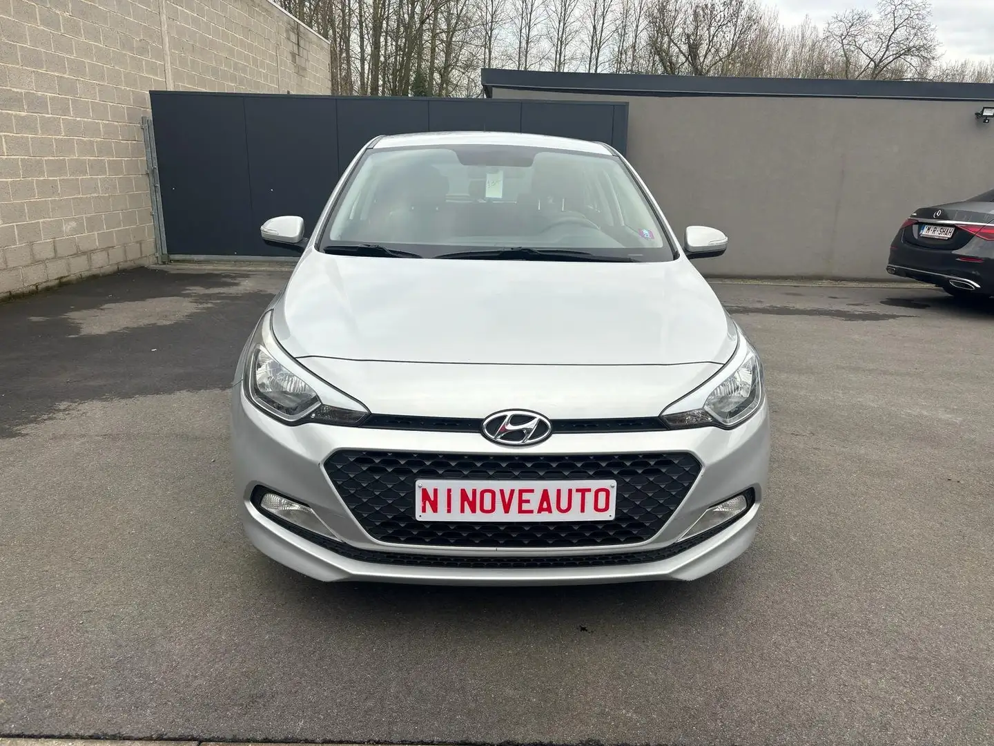 Hyundai i20 1.4i Go!AUTOMAAT PARKSENSOR USB AIRCO EU6b Grau - 1