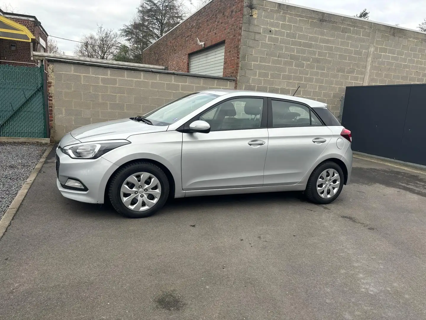 Hyundai i20 1.4i Go!AUTOMAAT PARKSENSOR USB AIRCO EU6b Grau - 2