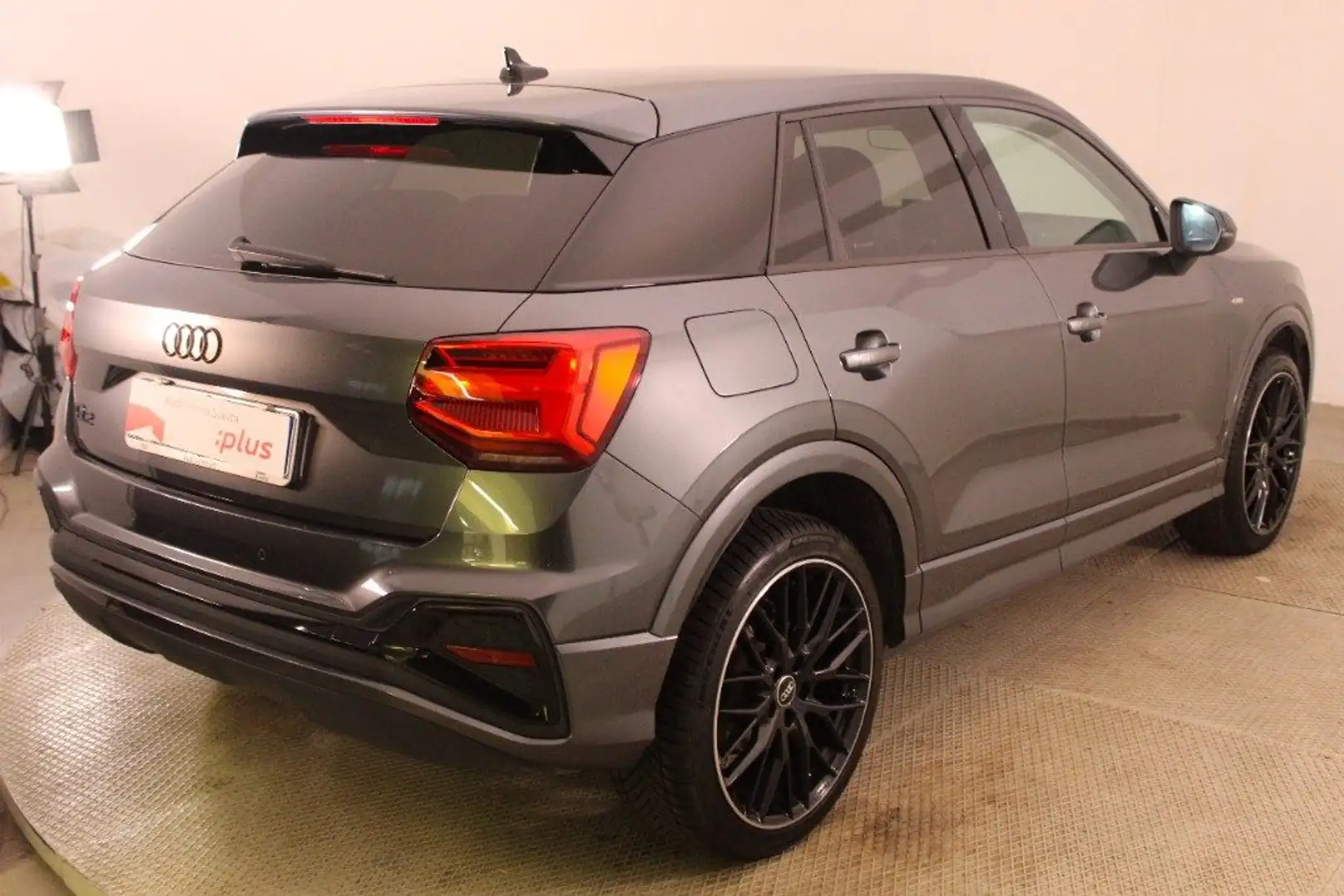 Audi Q2 30 TDI S tronic Identity Black Grigio - 2