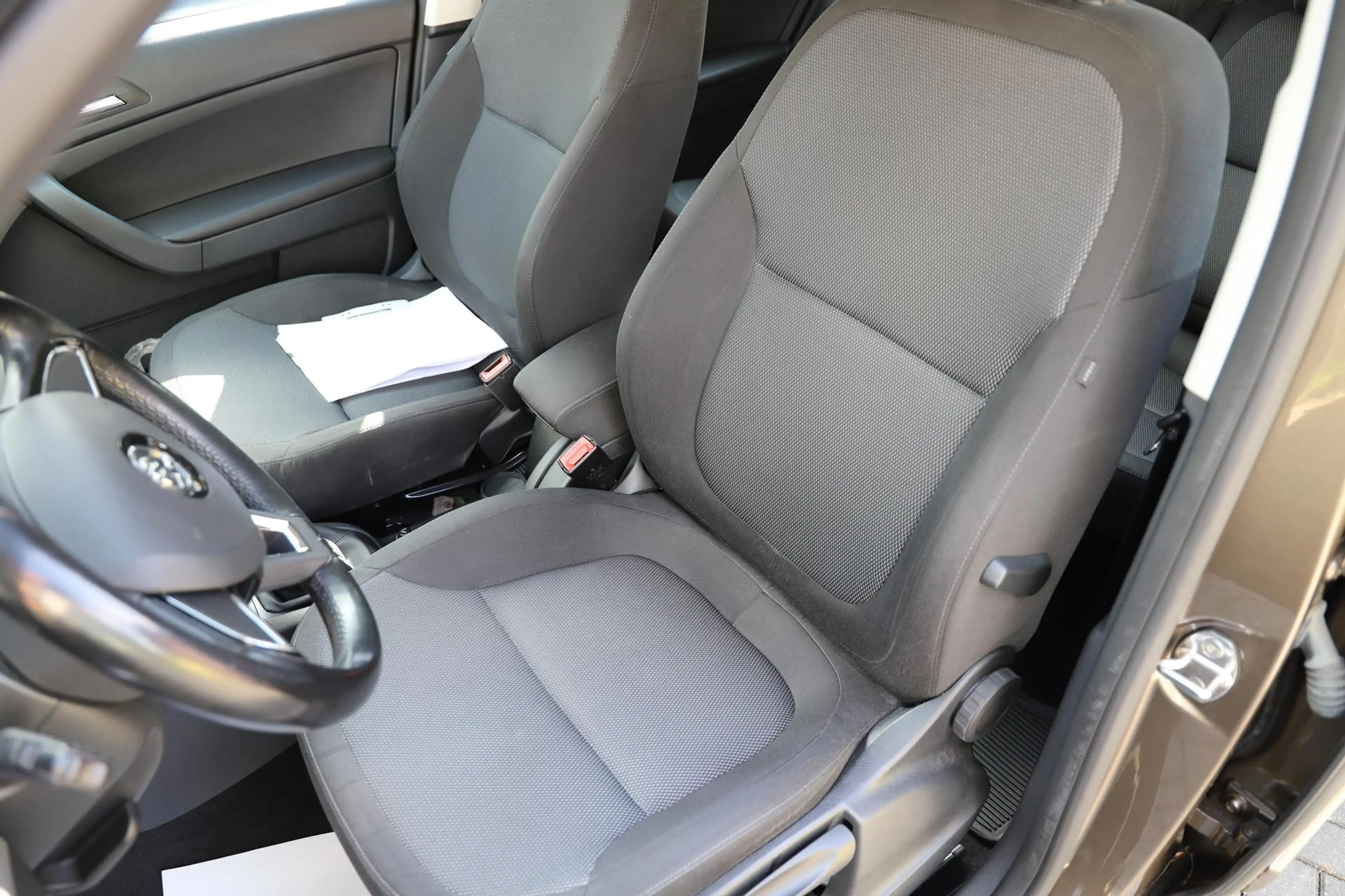 Skoda Yeti 110PS Ambition - AHK/SHZ/PDC/GJR/Climatronic/1.... — photo 8