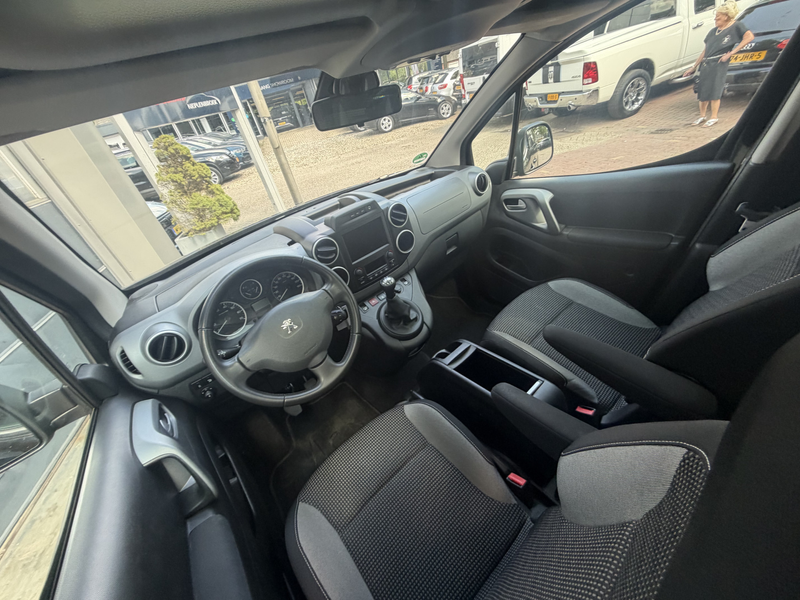 Peugeot Partner Tepee 1.2 PureTech Active 6-2018 • 81 kW / 110 PK — photo 27