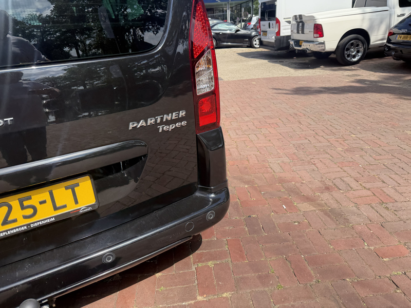Peugeot Partner Tepee 1.2 PureTech Active 6-2018 • 81 kW / 110 PK — photo 48