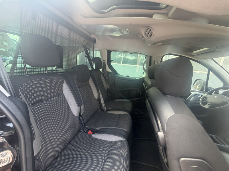 Peugeot Partner Tepee 1.2 PureTech Active 6-2018 • 81 kW / 110 PK — photo 43
