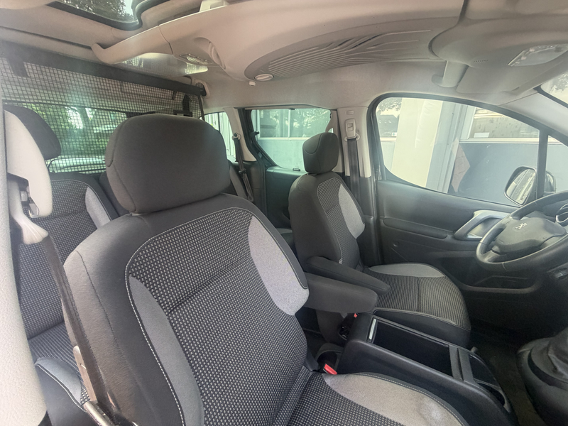 Peugeot Partner Tepee 1.2 PureTech Active 6-2018 • 81 kW / 110 PK — photo 38