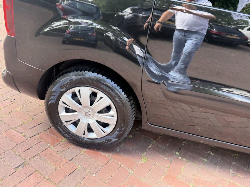 Peugeot Partner Tepee 1.2 PureTech Active 6-2018 • 81 kW / 110 PK — photo 45