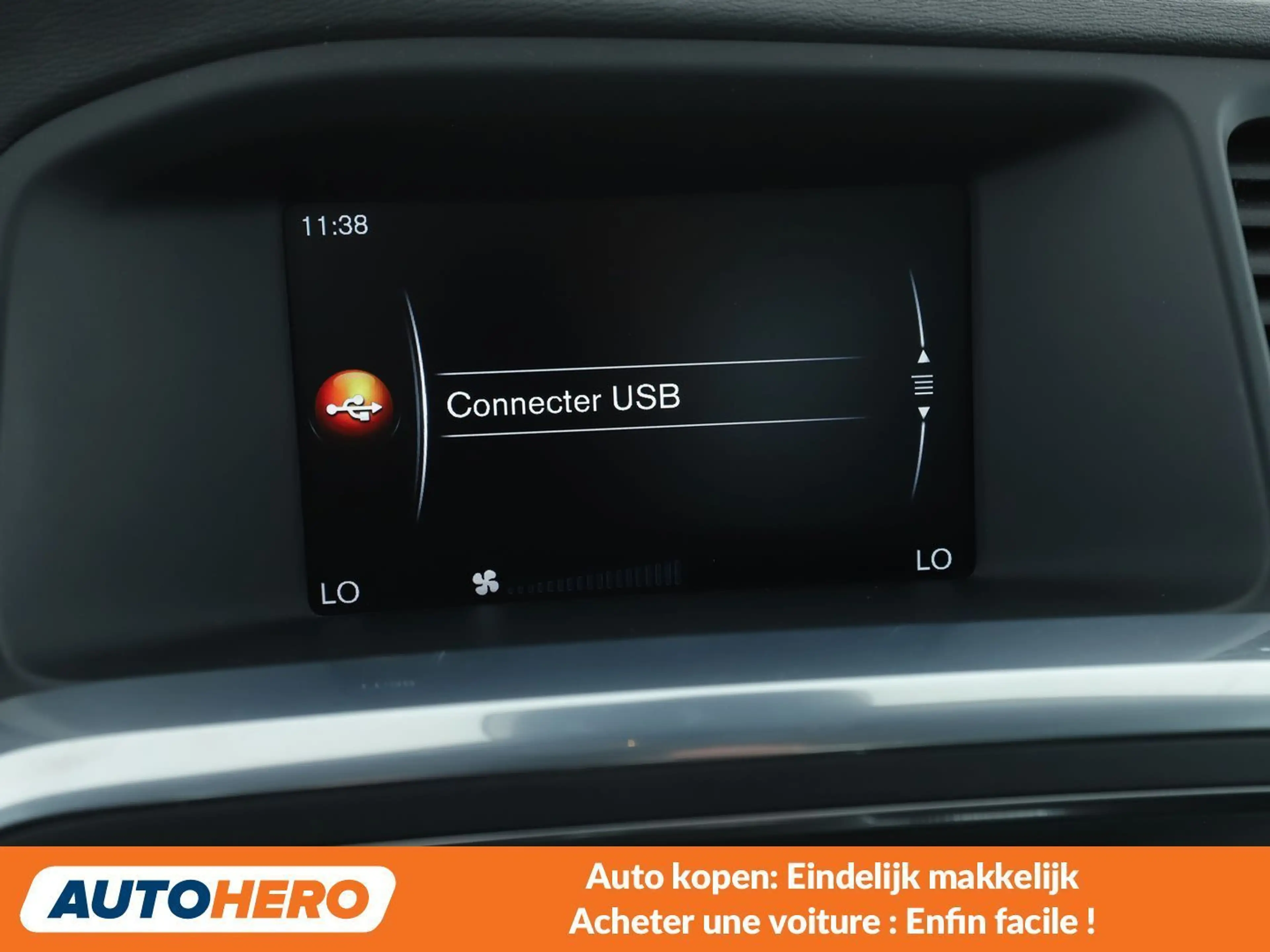 Volvo S60 2.0 T3 Momentum — photo 9