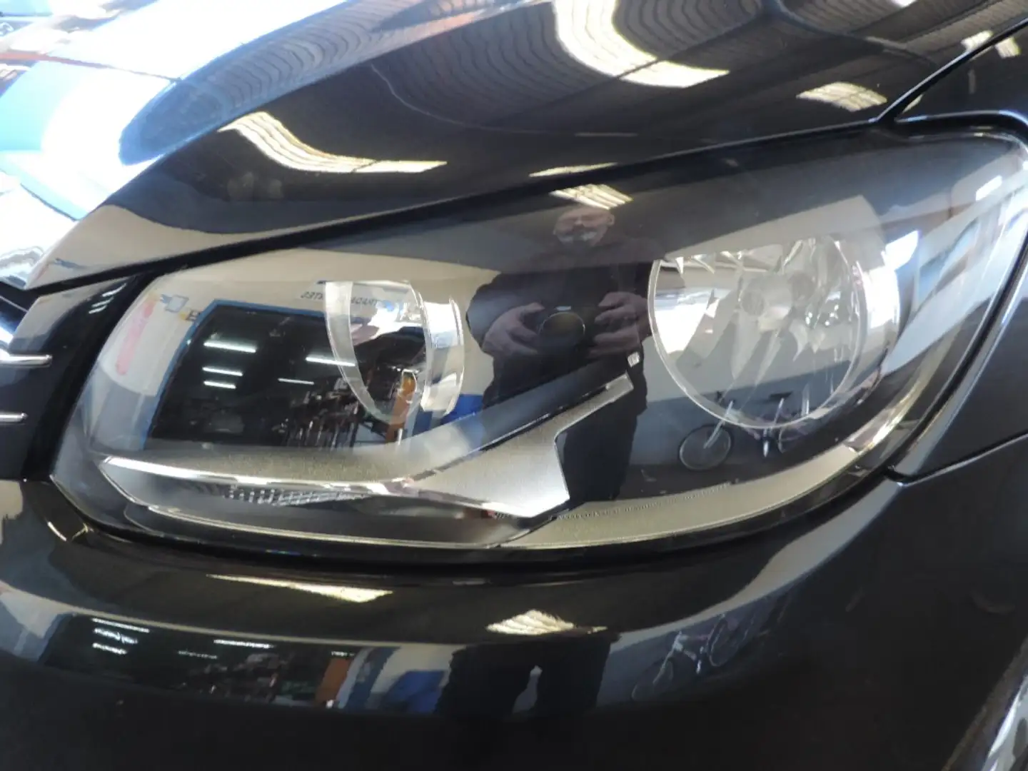 Volkswagen Touran 1.6TDI Advance 105 Negro - 1