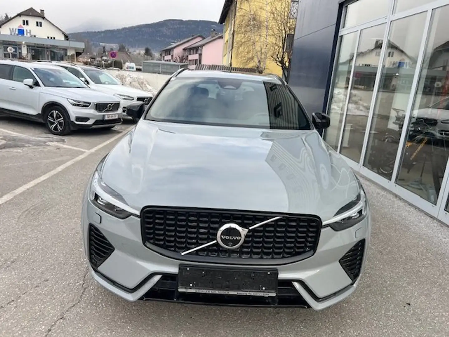 Volvo XC60 Ultra Dark Recharge Plug-In Hybrid AWD Grau - 2