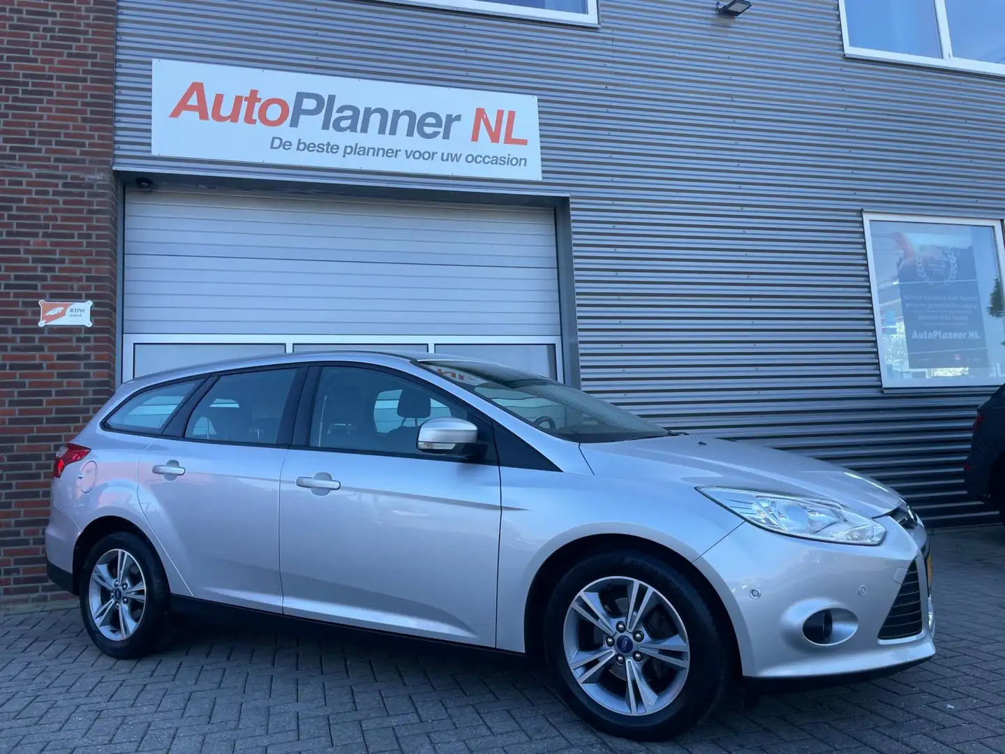 Ford Focus Wagon 1.0 EcoBoost Edition! Airco! PDC! NWE APK! Grijs - 2