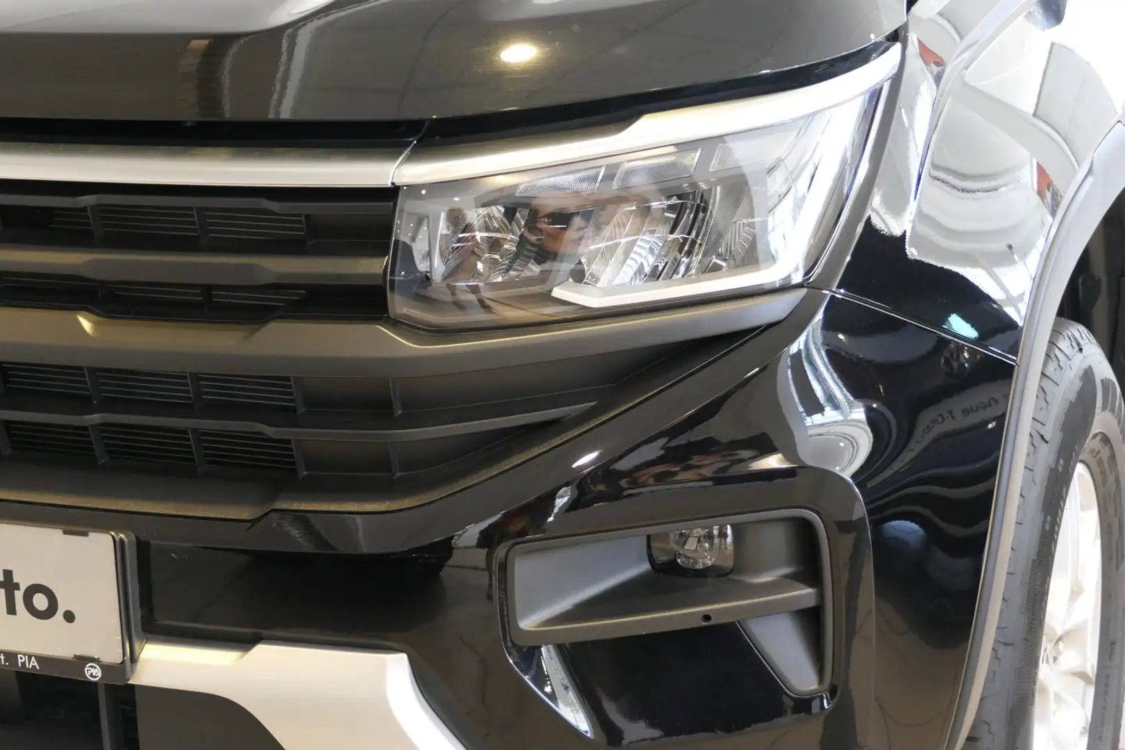 Volkswagen Amarok Life TDI 4MOTION Schwarz - 2