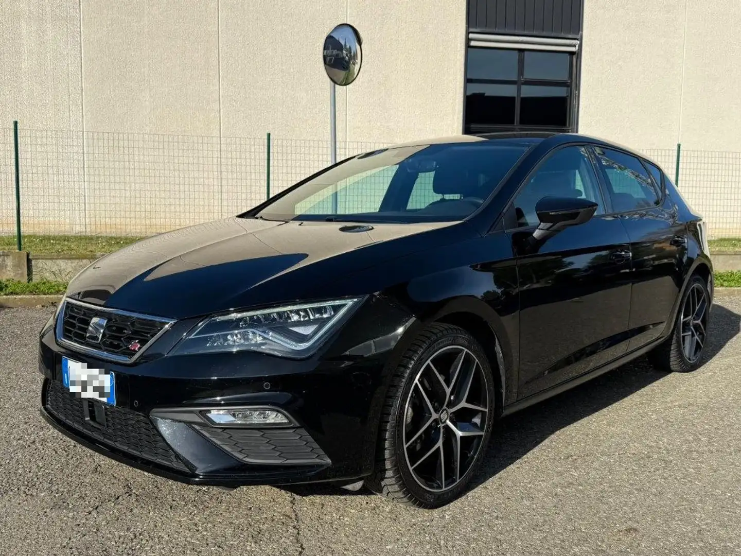 SEAT Leon 1.5 TGI 5p. FR NAVI - LED - TELECAMERA - BT - 18 Noir - 1