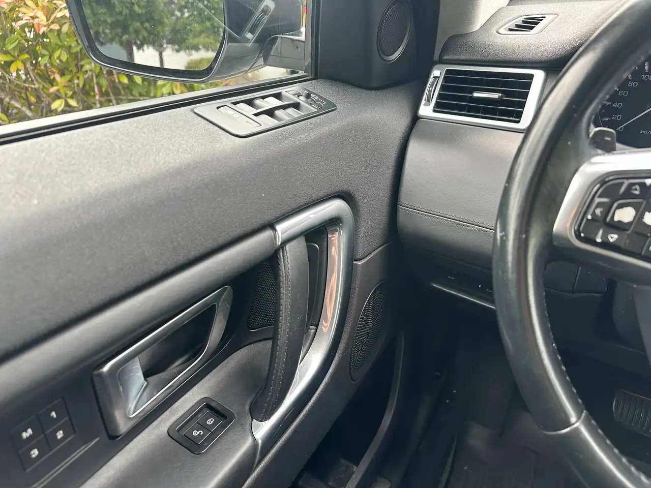 Land Rover Discovery Sport снимка Land Rover Discovery Sport