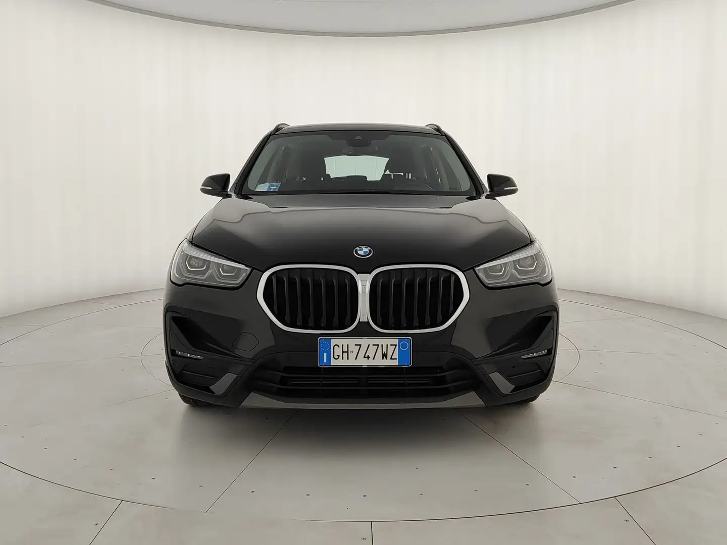 BMW X1 xdrive25e xLine auto Zwart - 2