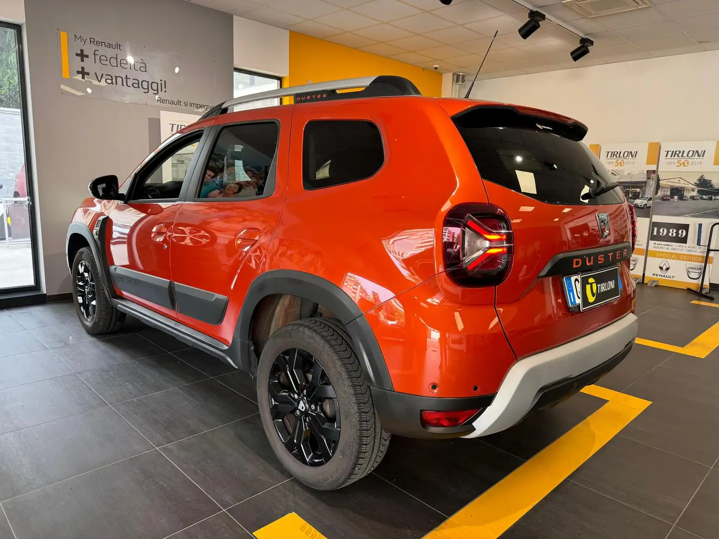 Dacia Duster 1.0 TCe GPL 100 CV 4x2 Extreme Arancione - 2