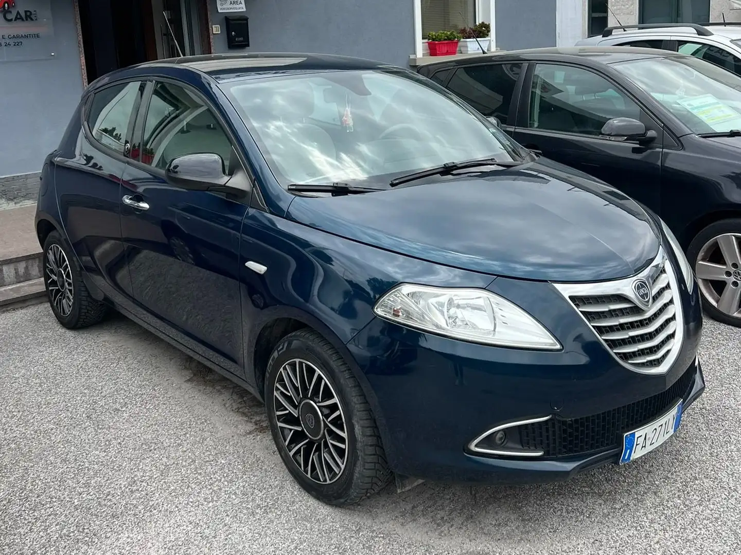 Lancia Ypsilon Ypsilon 1.2 8v Platinum 69cv E6 Azul - 1