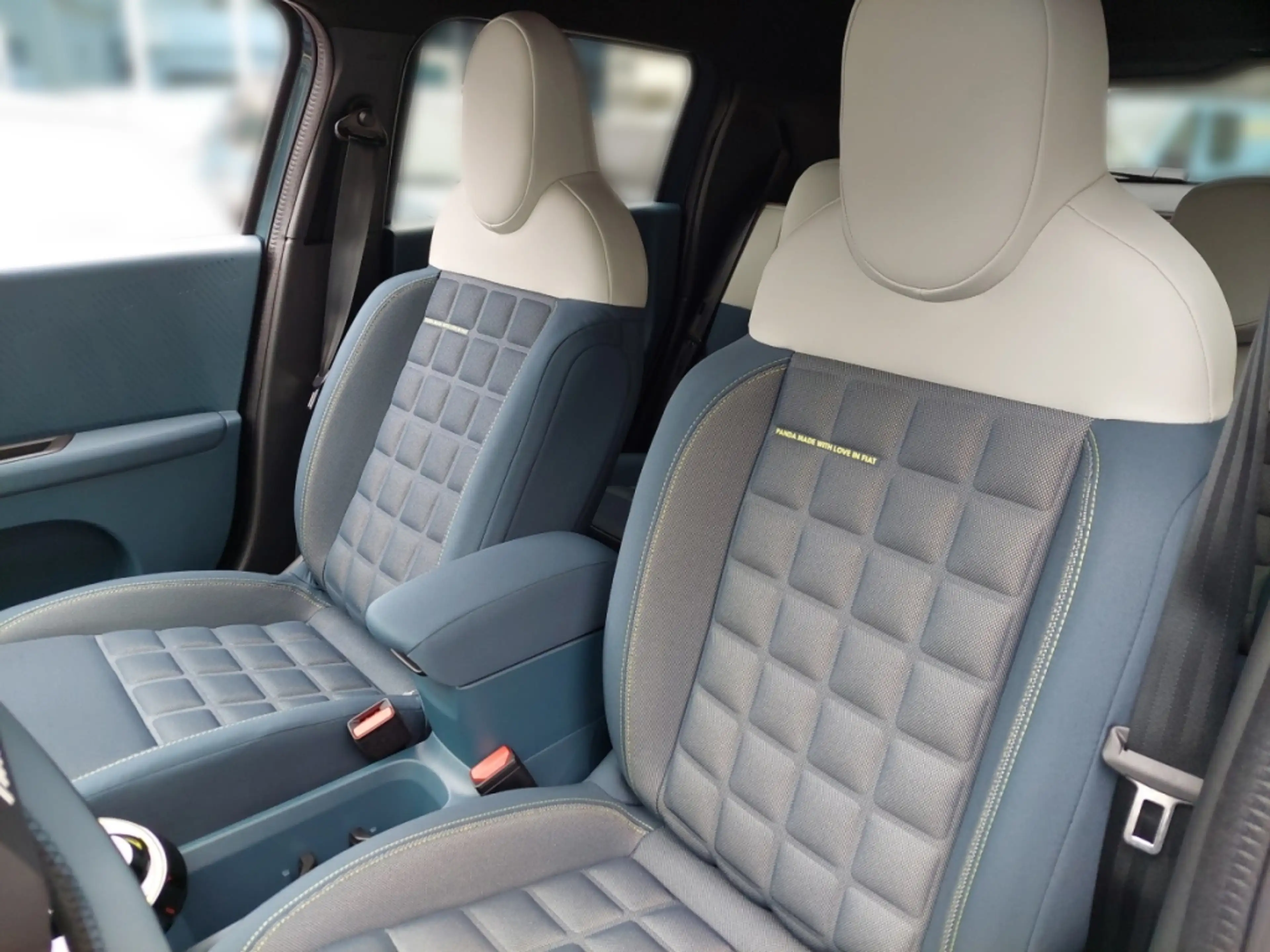 Fiat Grande Panda La Prima Hybrid — photo 5