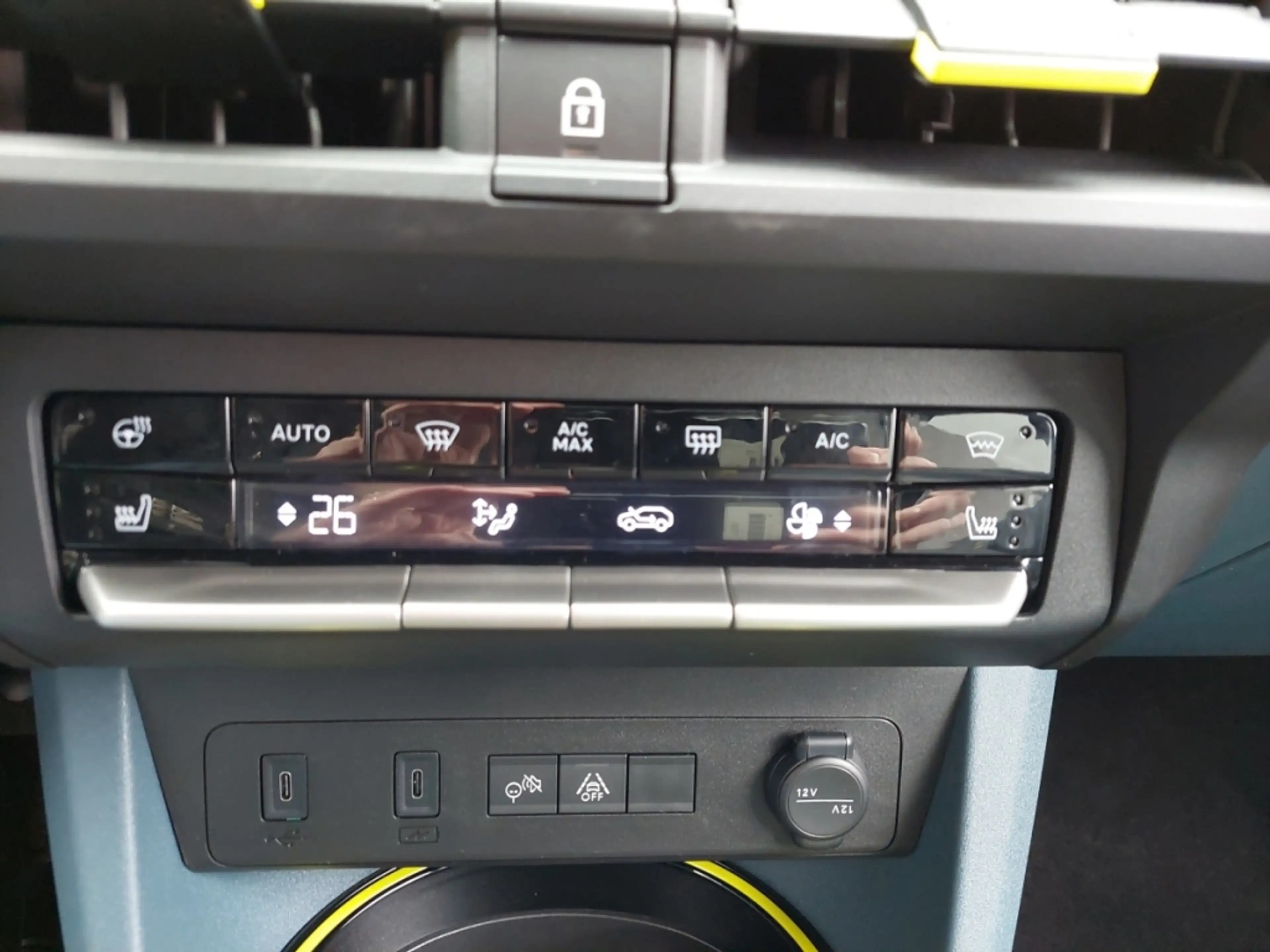 Fiat Grande Panda La Prima Hybrid — photo 8