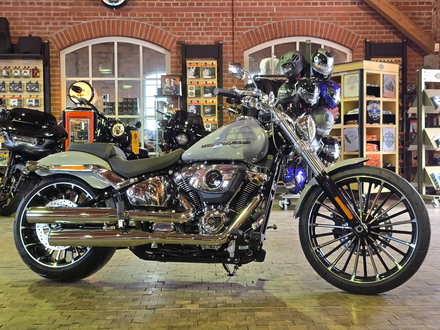 Harley-Davidson Breakout FXBR Breakout Gris - 2