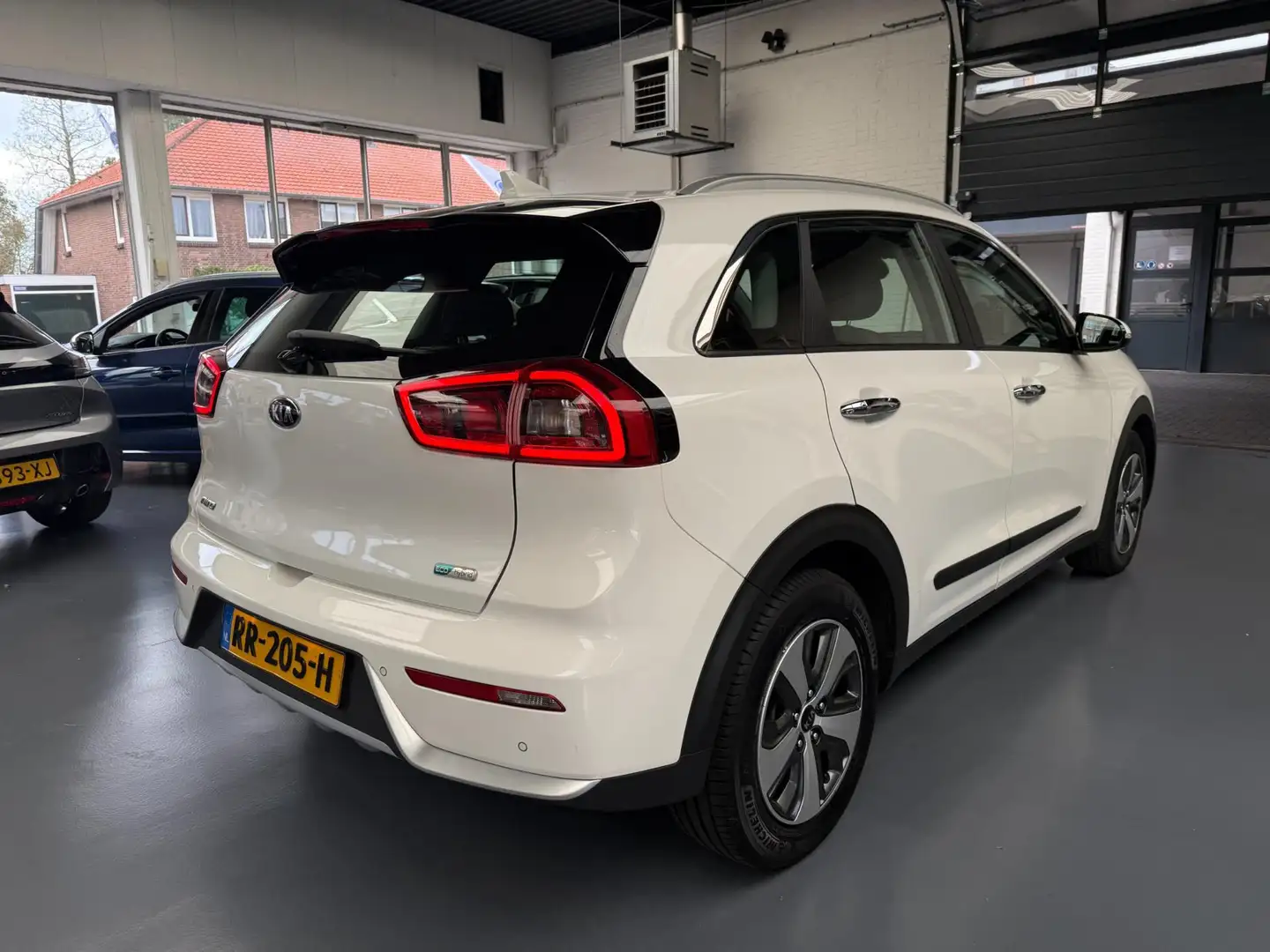Kia Niro 1.6 GDi Hybrid ExecutiveLine Wit - 2