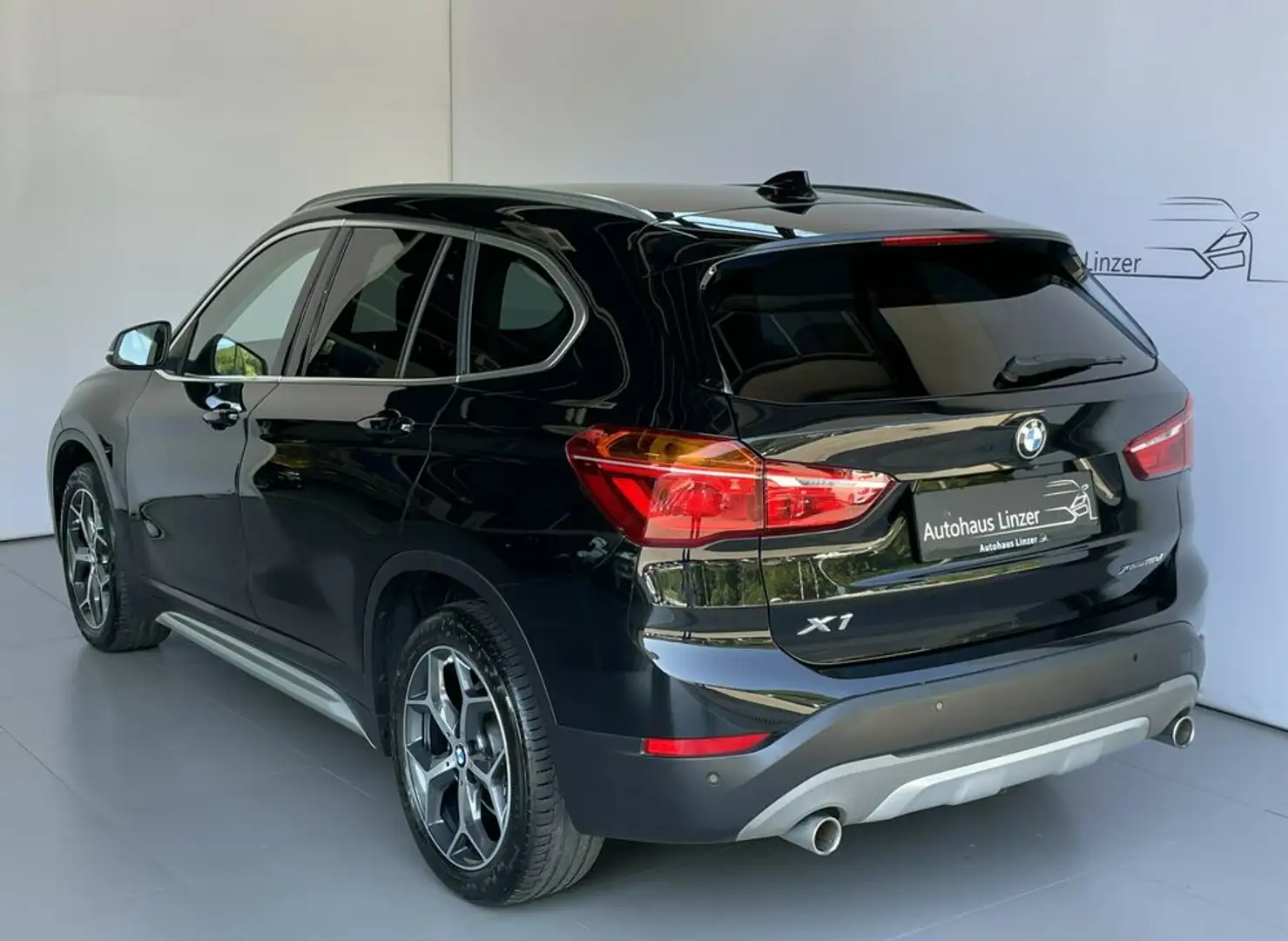 BMW X1 xDrive18d M-Lenkrad *LED*HuD*Sportsitze*Kamera* Schwarz - 2