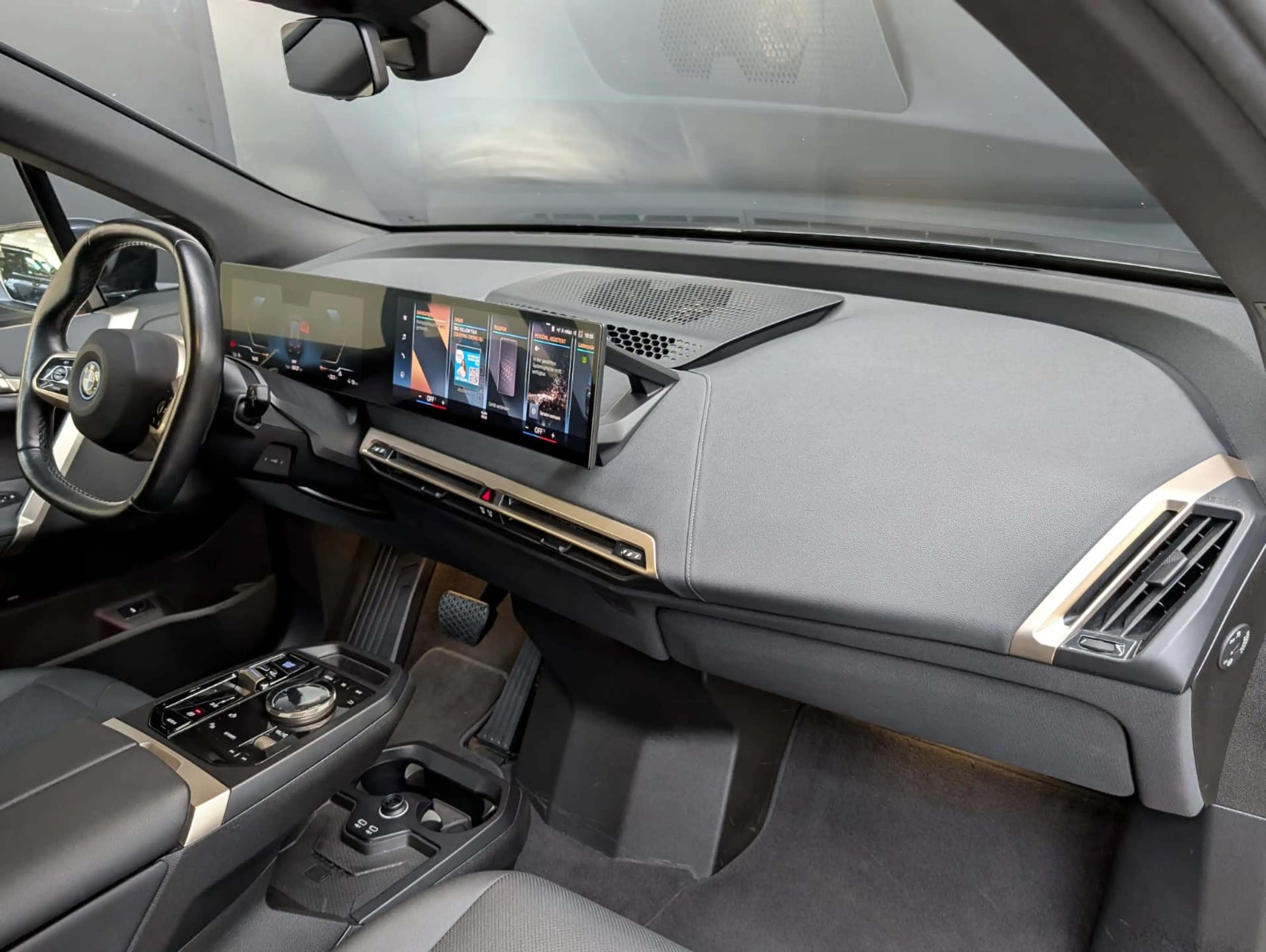 BMW iX 40 Sport LEDER+PANO+H&K+360°+ACC+SHZ+NAVI+LED — photo 14