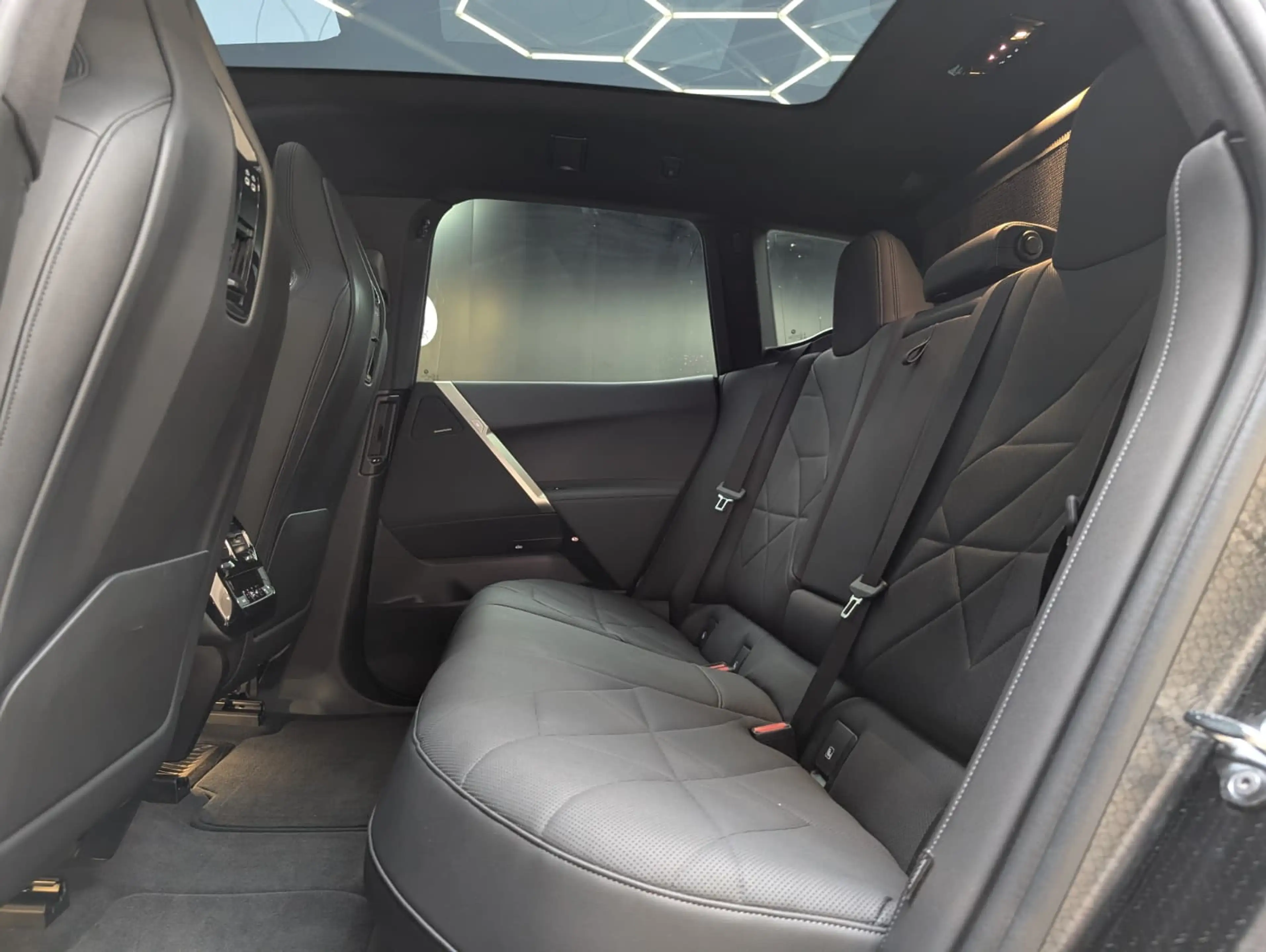 BMW iX 40 Sport LEDER+PANO+H&K+360°+ACC+SHZ+NAVI+LED — photo 10