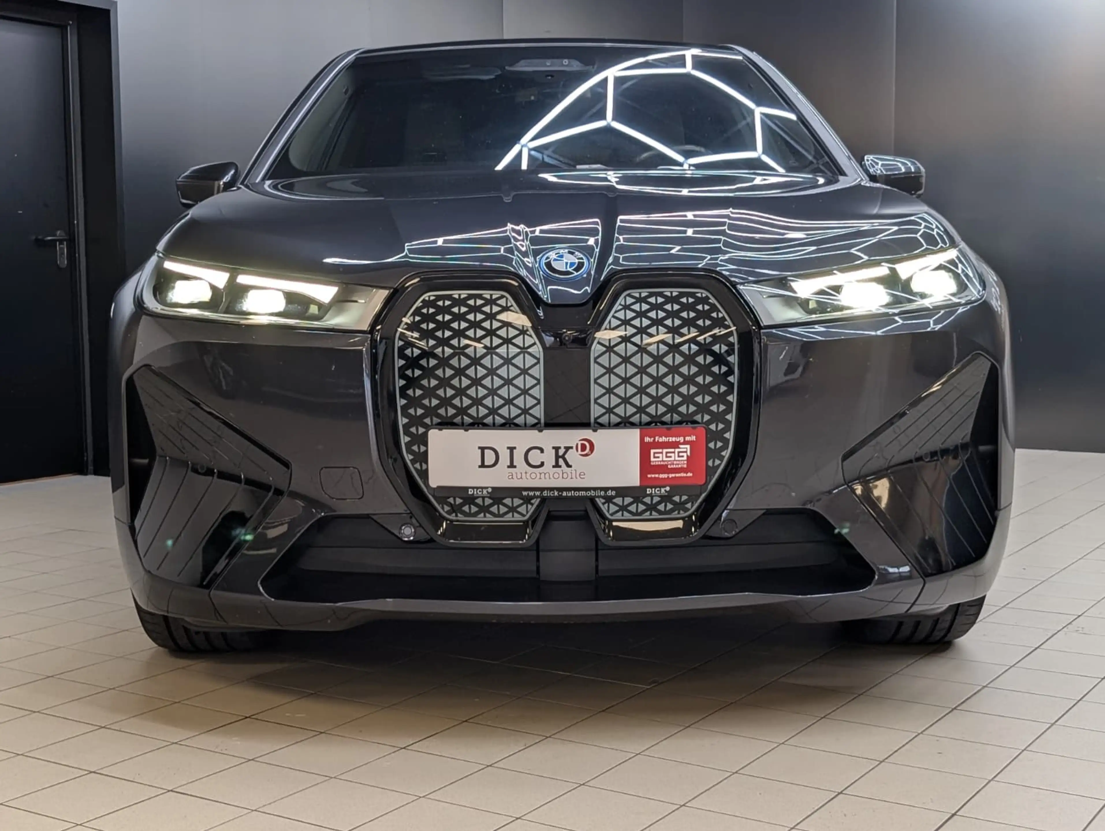 BMW iX 40 Sport LEDER+PANO+H&K+360°+ACC+SHZ+NAVI+LED — photo 3