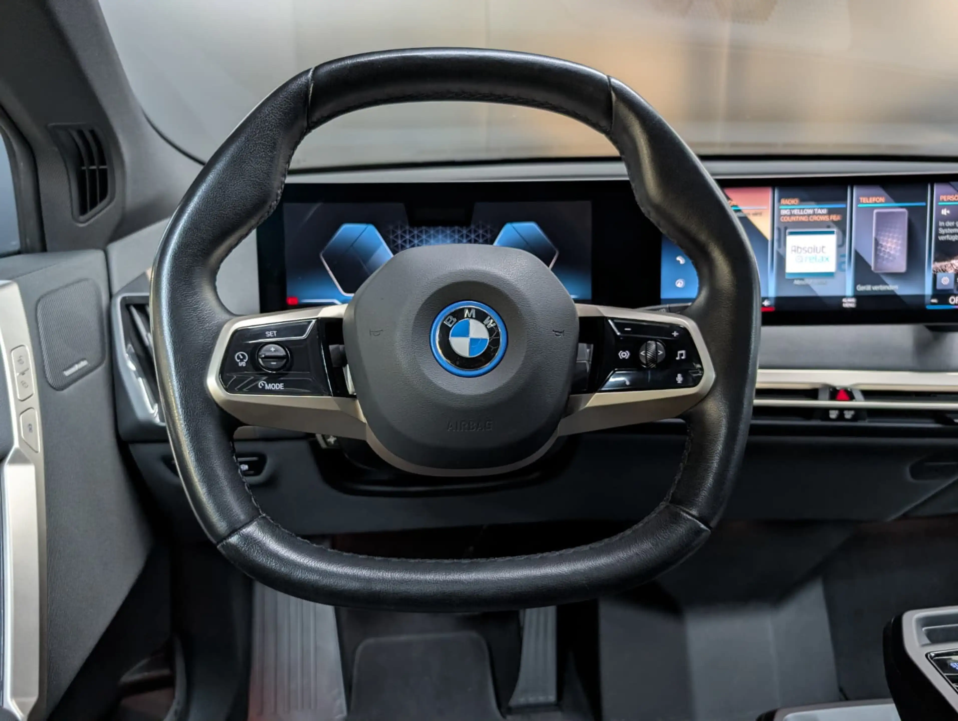 BMW iX 40 Sport LEDER+PANO+H&K+360°+ACC+SHZ+NAVI+LED — photo 15