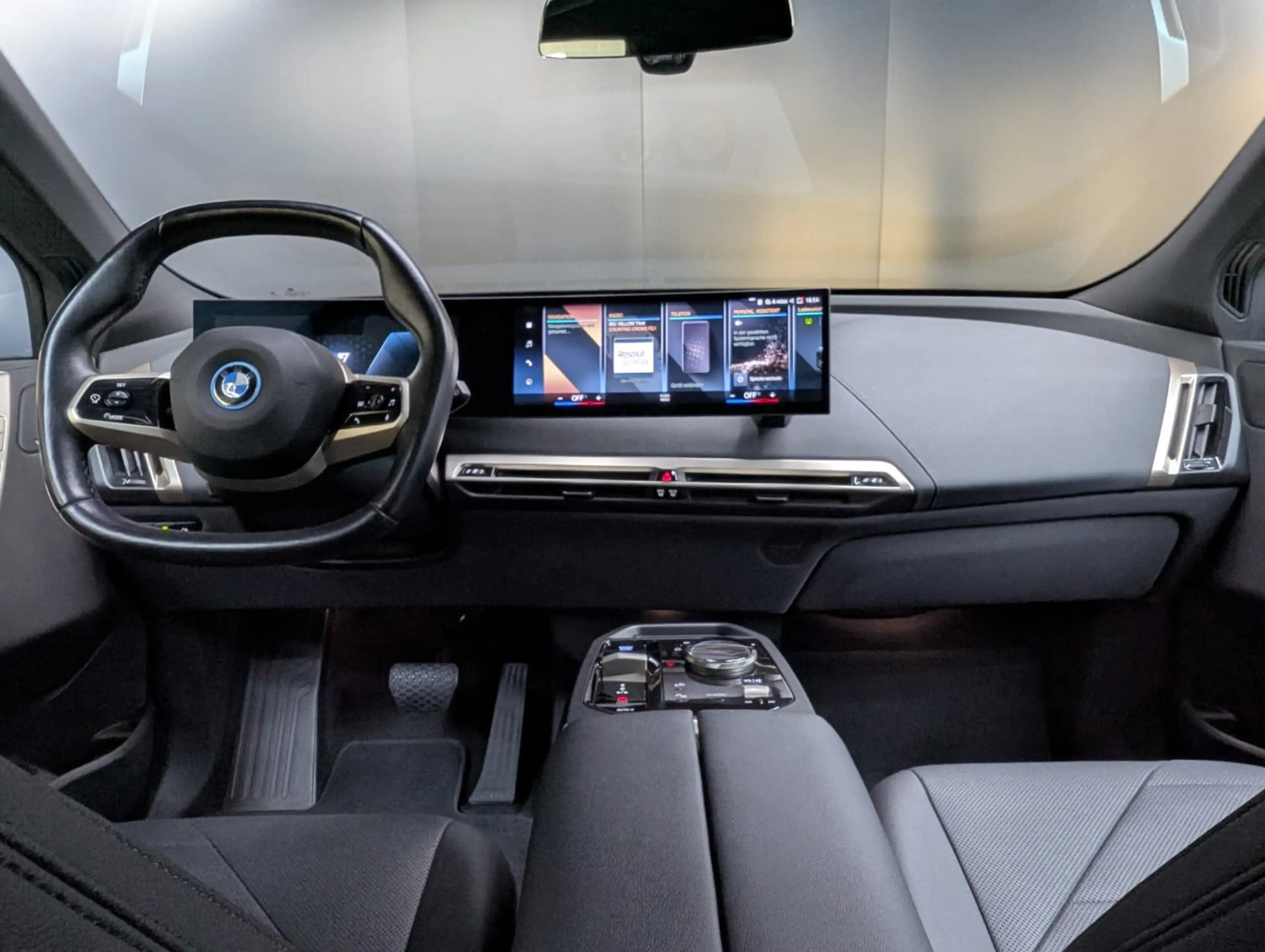 BMW iX 40 Sport LEDER+PANO+H&K+360°+ACC+SHZ+NAVI+LED — photo 13