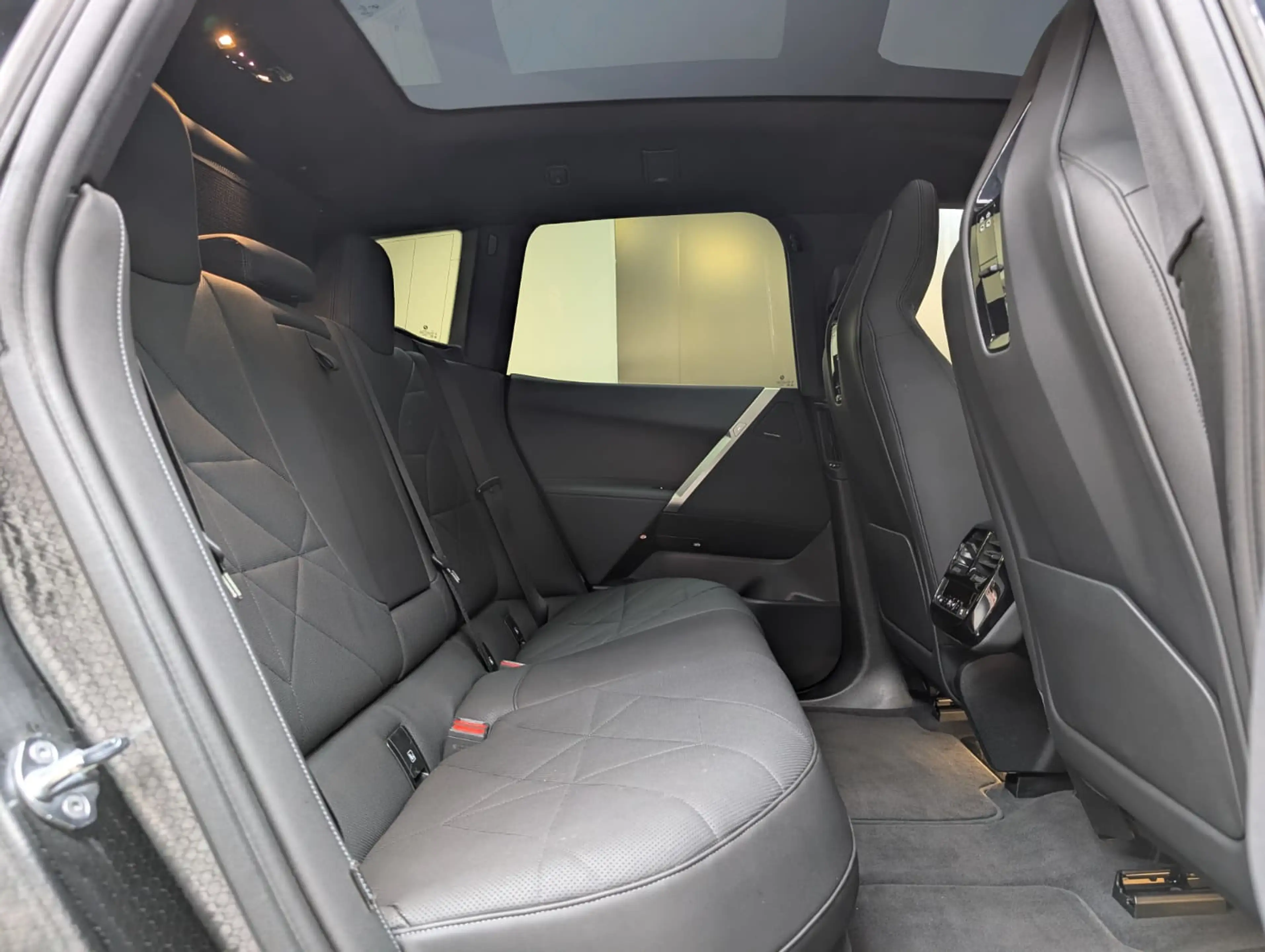BMW iX 40 Sport LEDER+PANO+H&K+360°+ACC+SHZ+NAVI+LED — photo 11