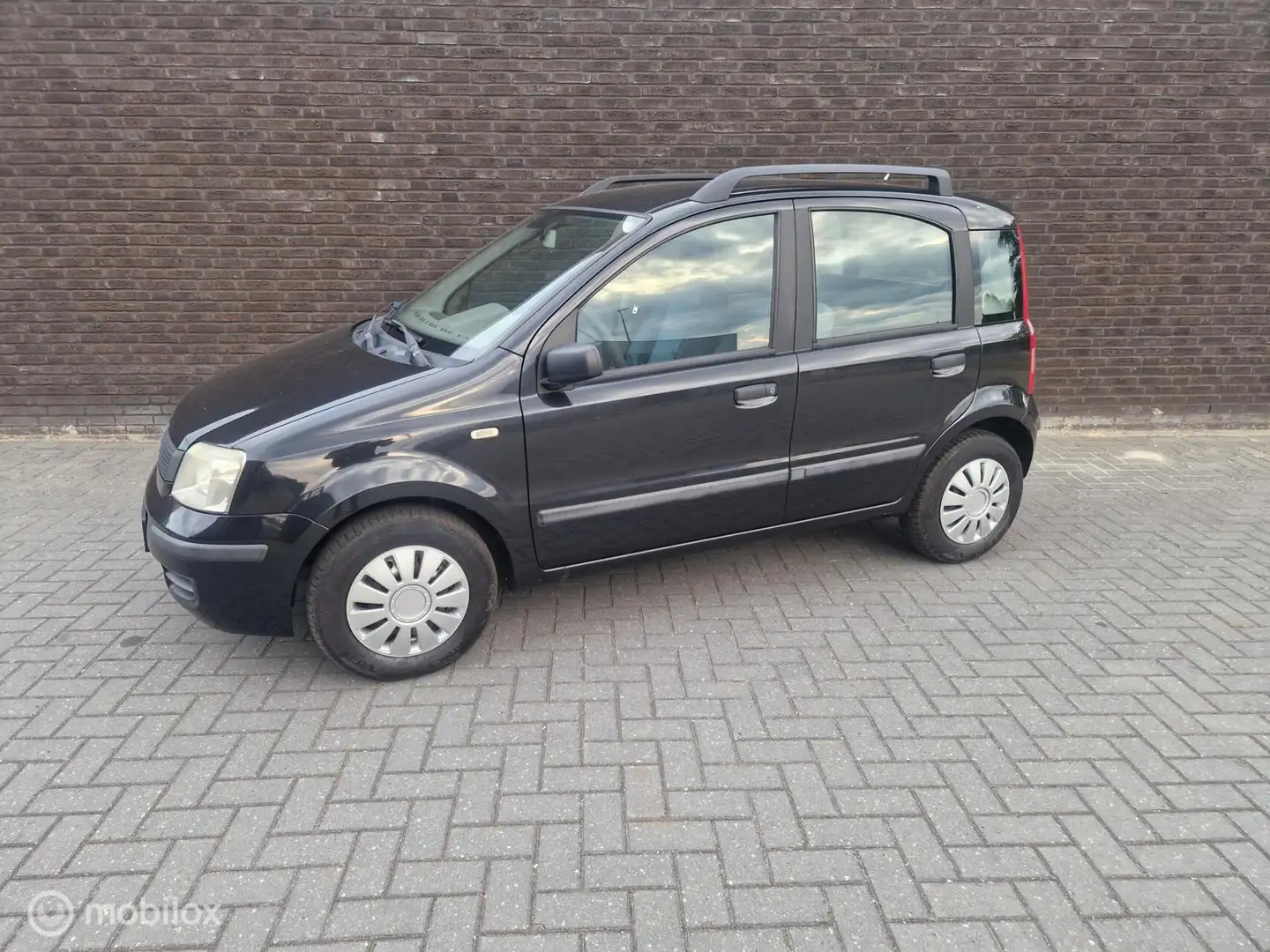 Fiat Panda 1.1 Active Plus|Hoge instap|Km NAP| Zwart - 1