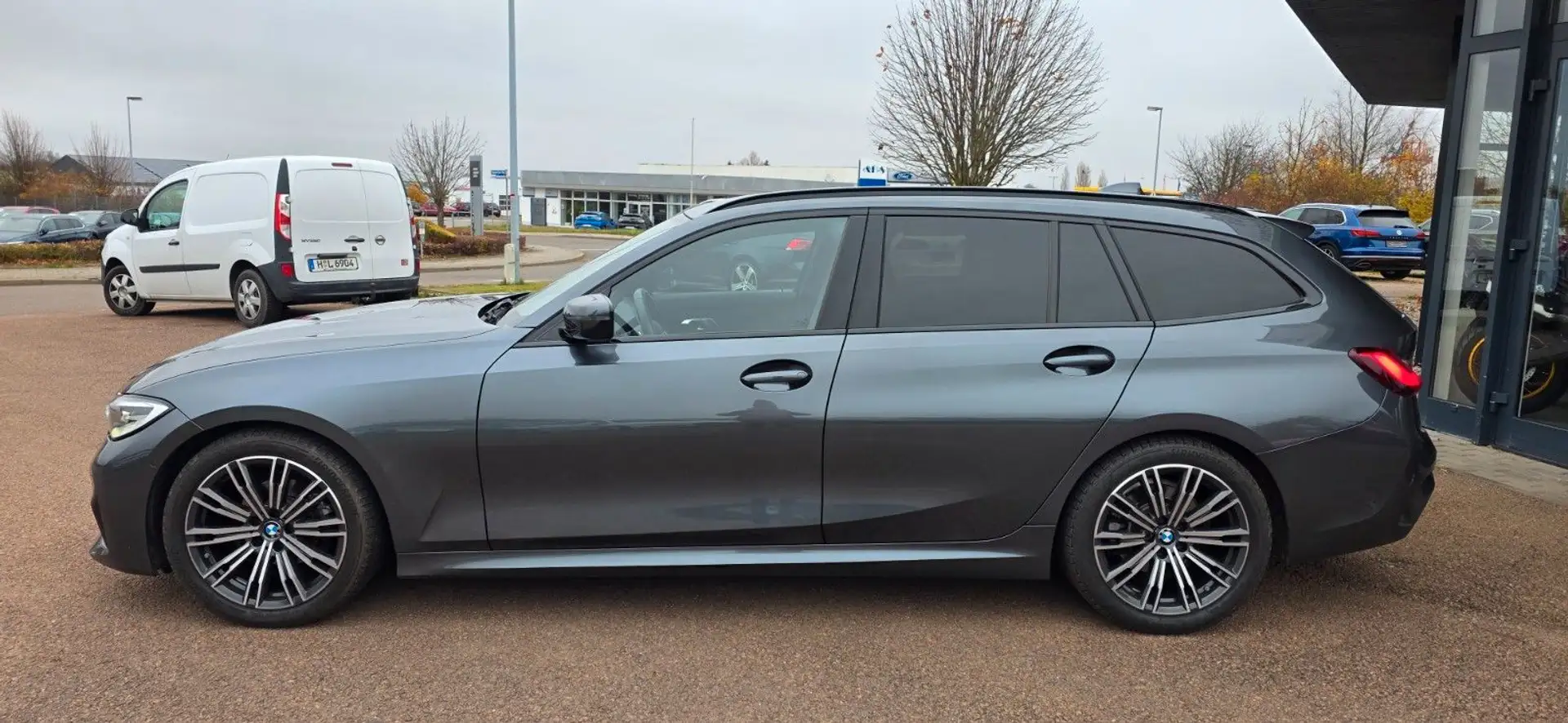 BMW 318 i Touring M Sport+ShadowLine+Virtual+AHK+Navi Gris - 2