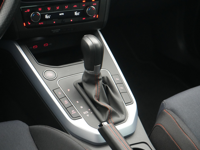 SEAT Arona FR DSG NAVI SHZ PDC AHK CARPLAY SHZ KAM — photo 10
