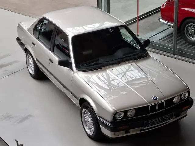 BMW 3 Series view 6