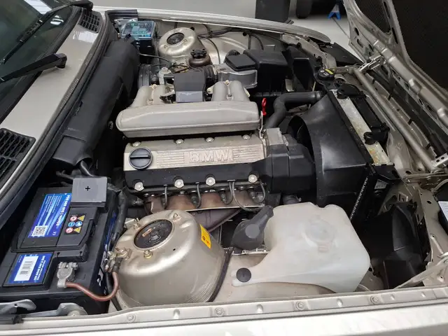 BMW 3 Series view 14