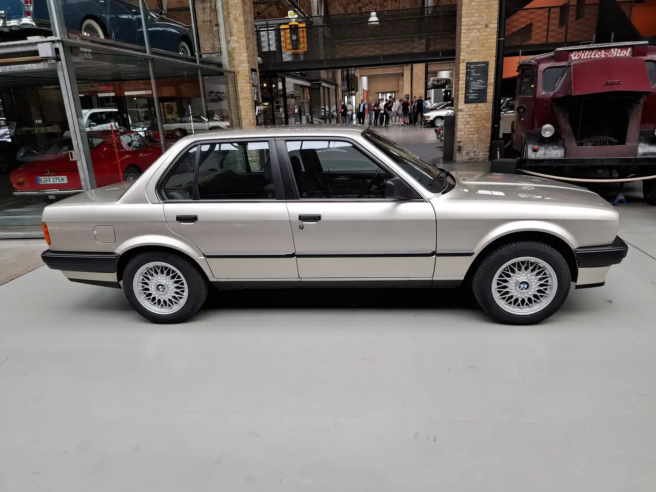 BMW 318i, foto 10