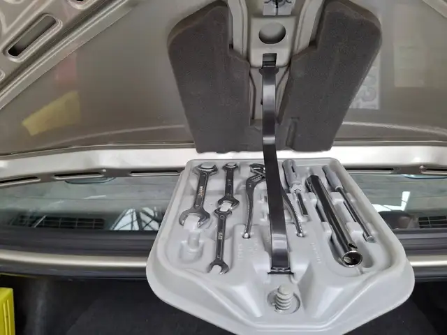 BMW 3 Series view 2