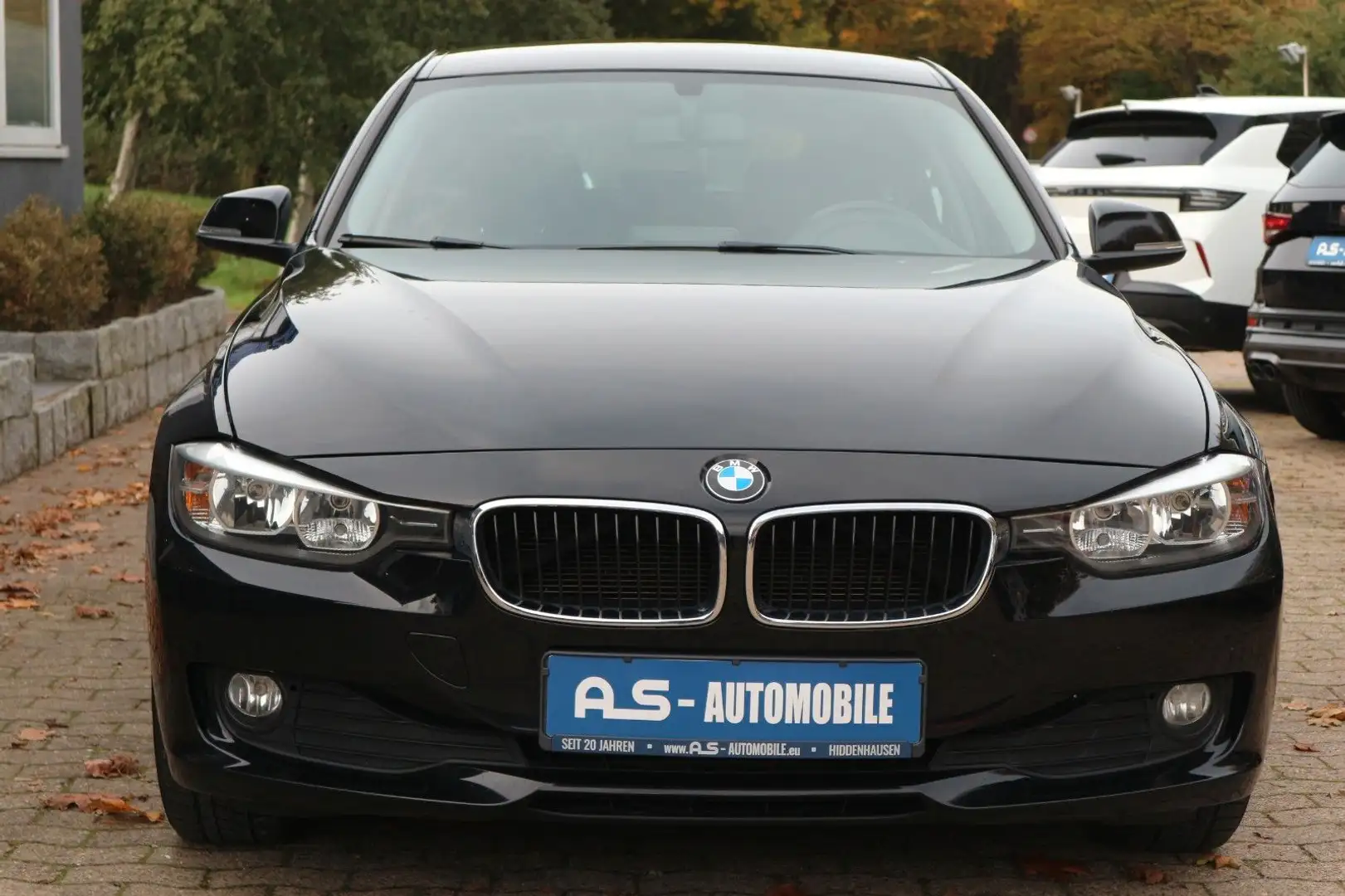 BMW 316 d Touring *2.HAND/PDC/KLIMAAUTO/SHZ* Schwarz - 2