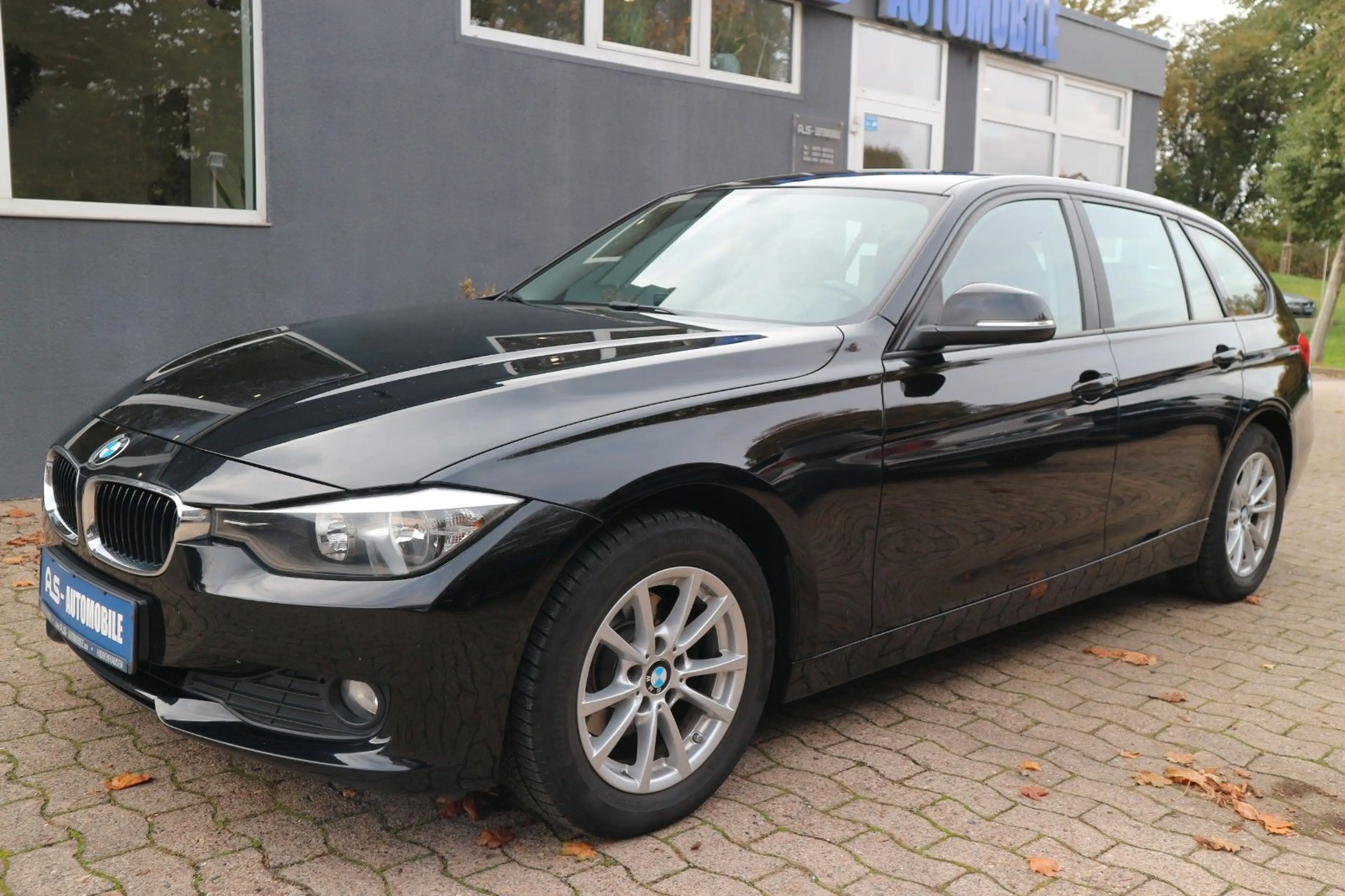 BMW 316 d  Touring *2.HAND/PDC/KLIMAAUTO/SHZ* — photo 3