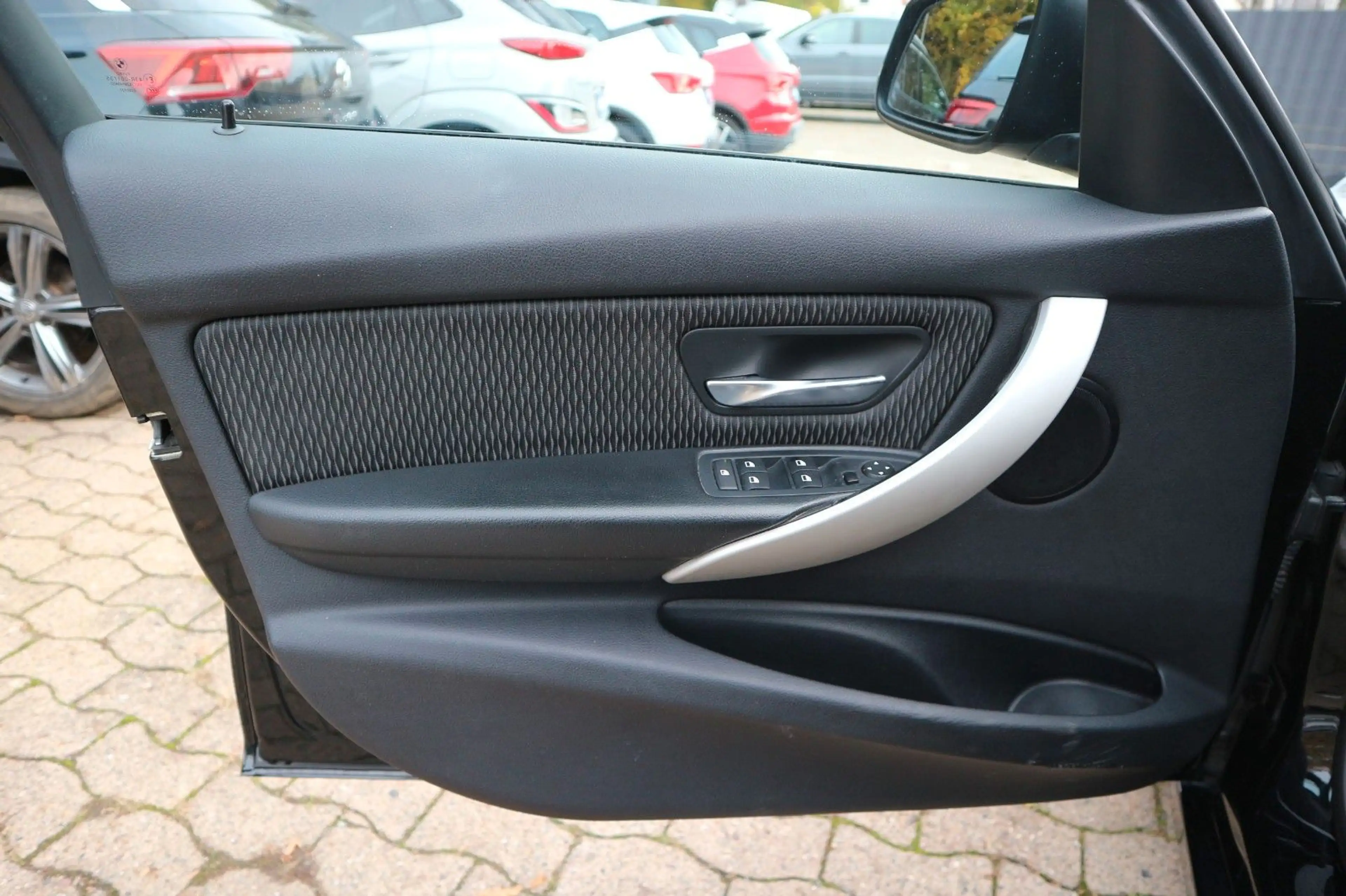 BMW 316 d  Touring *2.HAND/PDC/KLIMAAUTO/SHZ* — photo 9
