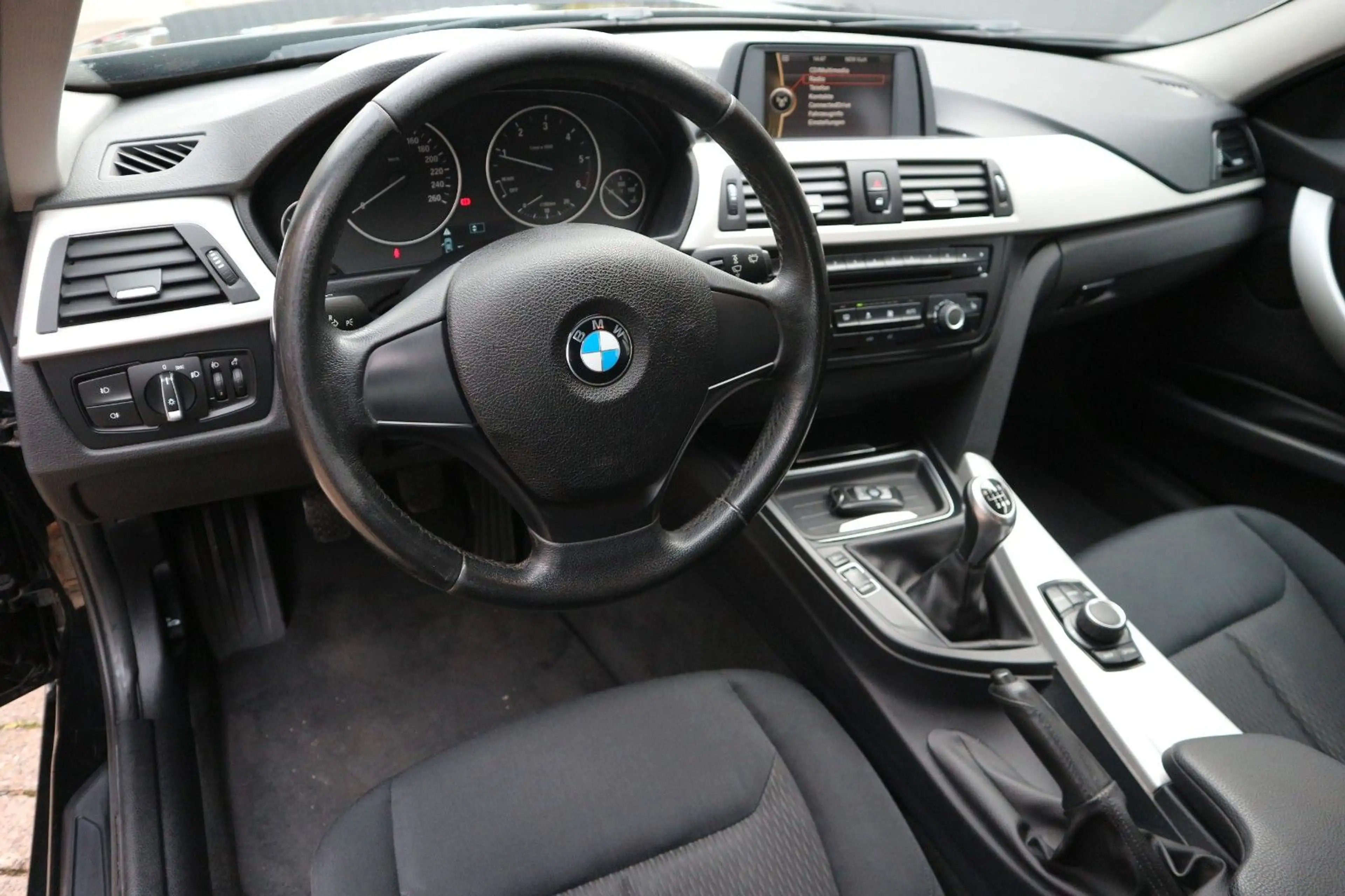 BMW 316 d  Touring *2.HAND/PDC/KLIMAAUTO/SHZ* — photo 8