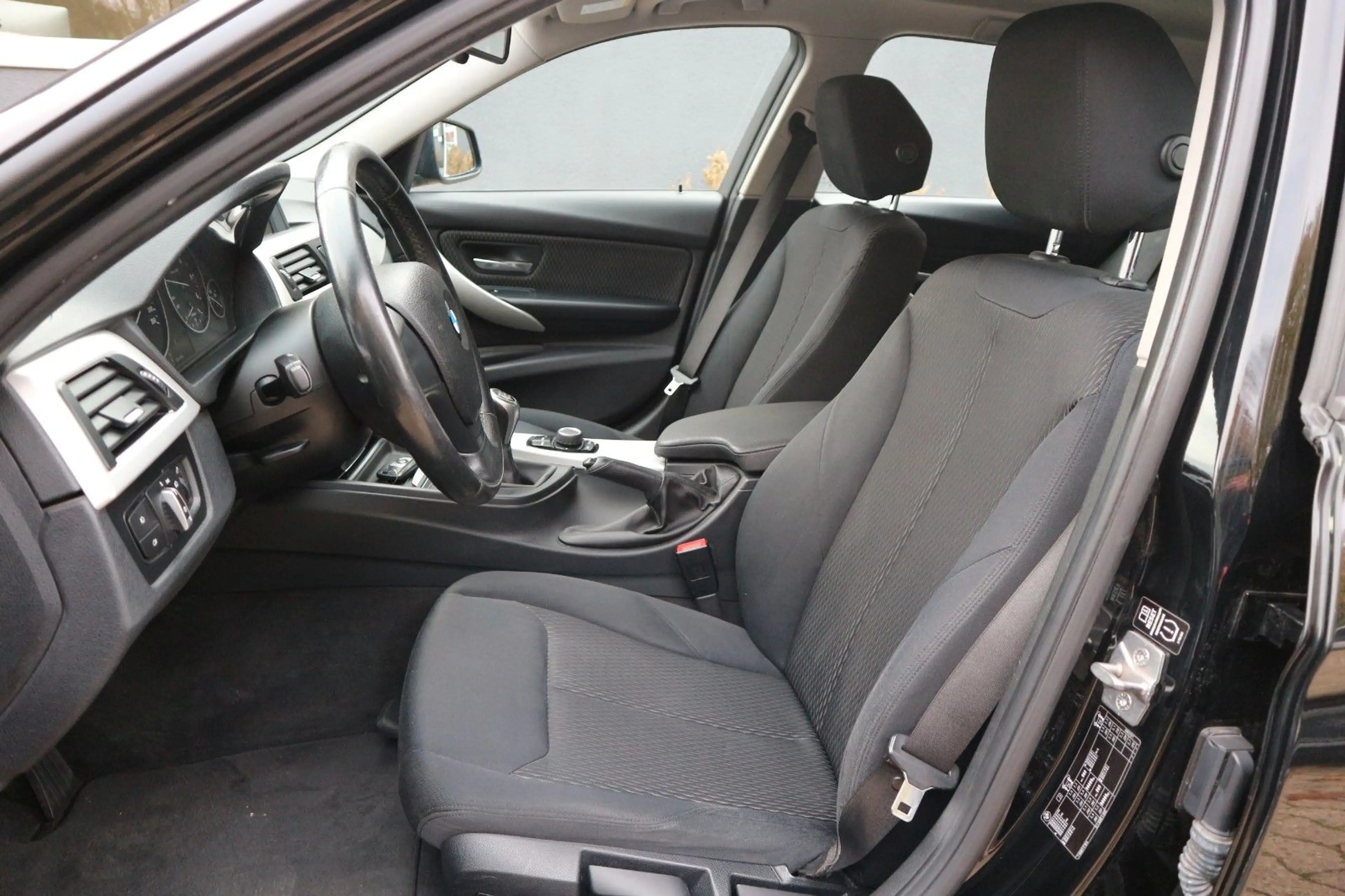 BMW 316 d  Touring *2.HAND/PDC/KLIMAAUTO/SHZ* — photo 7