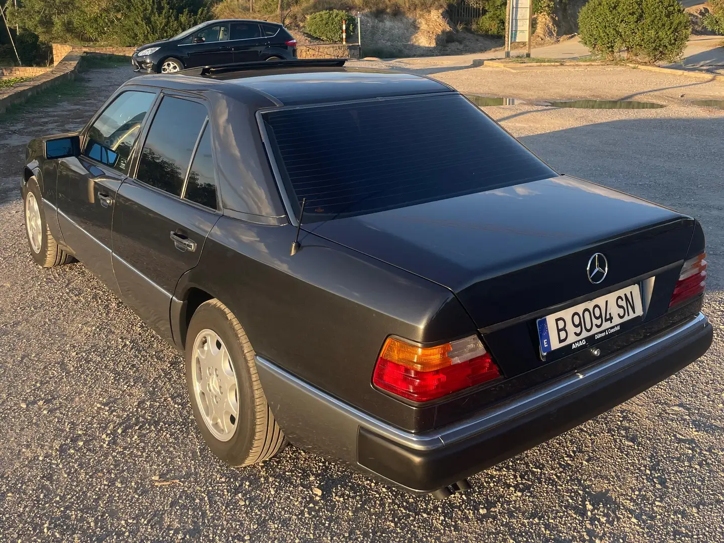 Mercedes-Benz 300 W124 300E - 2