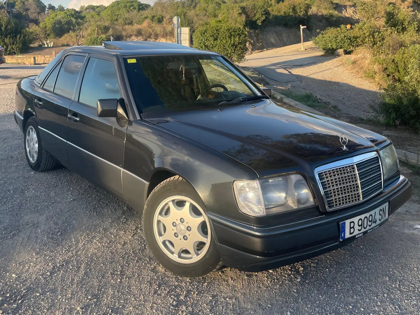 Mercedes-Benz 300 W124 300E - 1