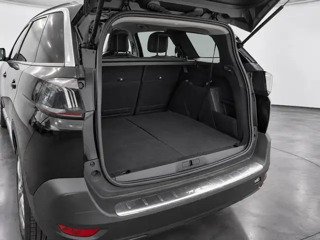 Peugeot 5008 view 4