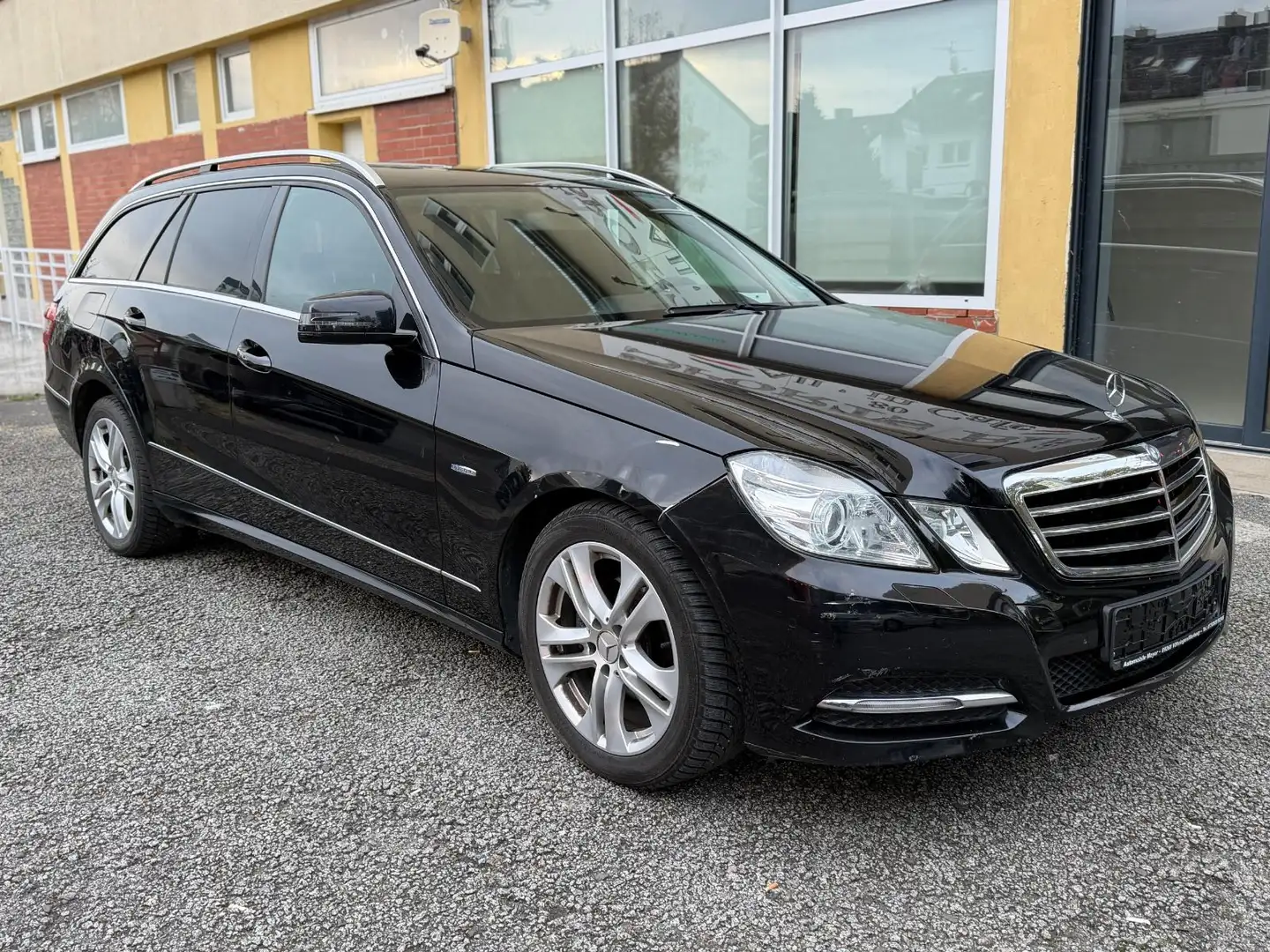Mercedes-Benz E 220 E -Klasse T-Modell CDI BlueEfficiency Noir - 1