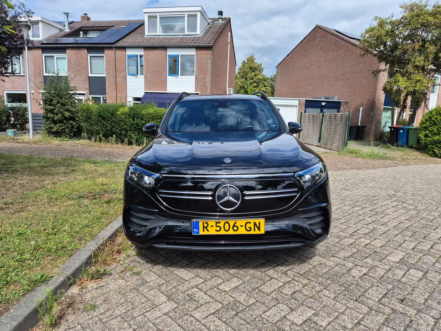 Mercedes-Benz EQB 250 AMG Line | 7-zitter | Panoramadak | Nightpakket Zwart - 2