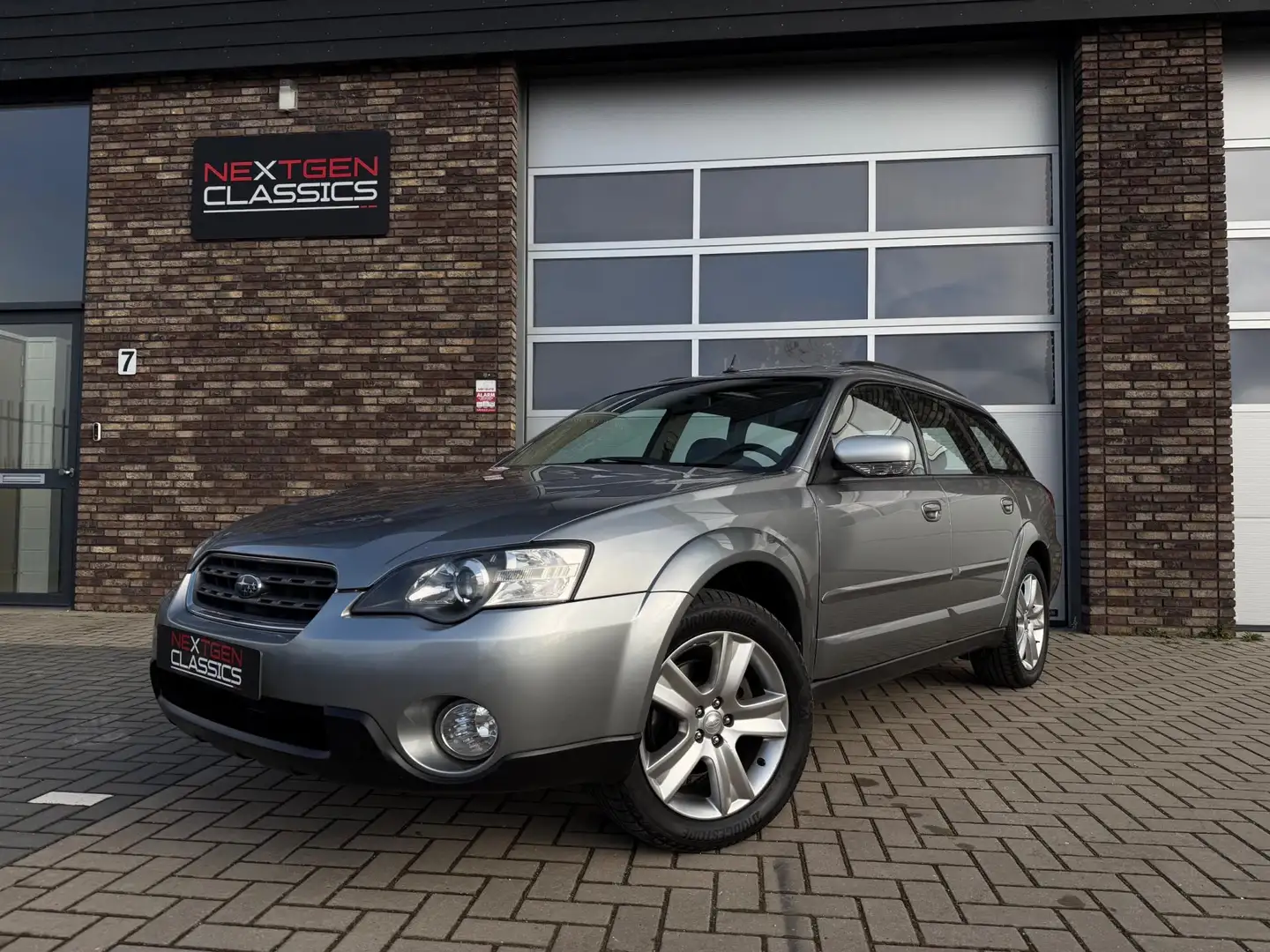 Subaru OUTBACK 3.0R Executive Automaat Gris - 1