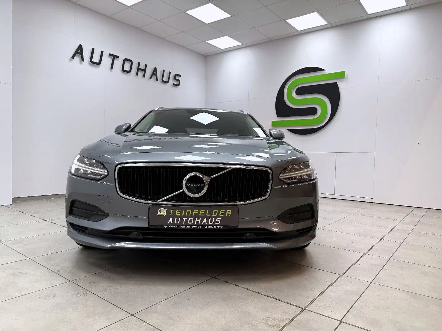 Volvo V90 D3 Momentum / LEDER / SHZ / 360 / LED Gris - 2
