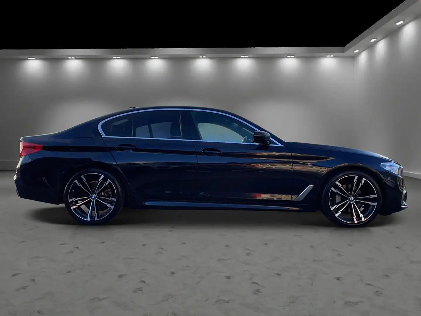 BMW M550 d xDrive Limo Leder Navi Dr.Ass. Pano Innov. Schwarz - 2